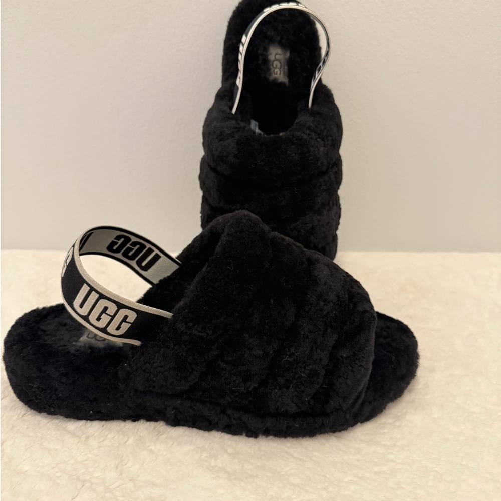 UGG Black Fluff Yeah Black Sandals/Slides Sz 10